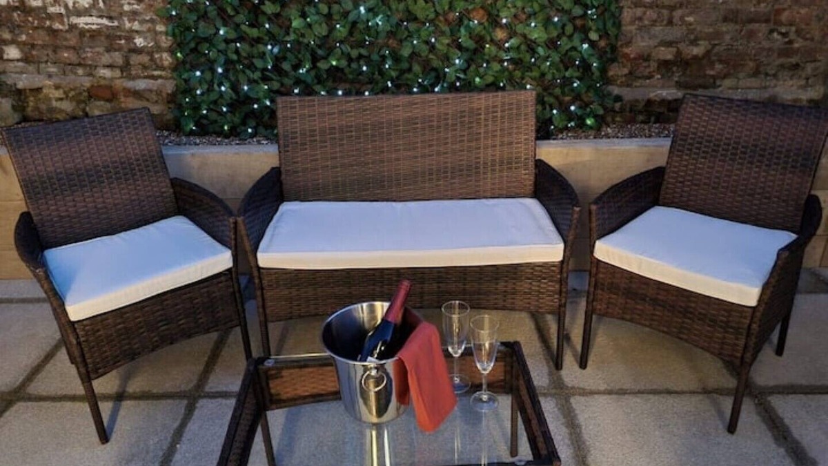 Maidstone Apartment | Serene getaway Apartment with Garden-Maidstone City Centre