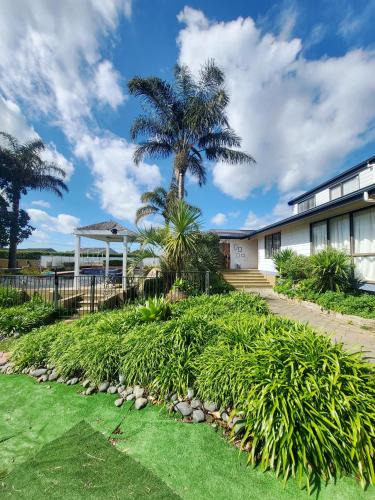 Hamilton Ski Chalet | Serene Hamilton Home I Pool I Yard I Home Theatre