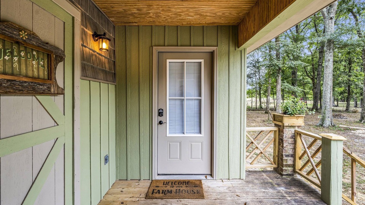 Starkville House | Serene | Handmade | Hideaway
