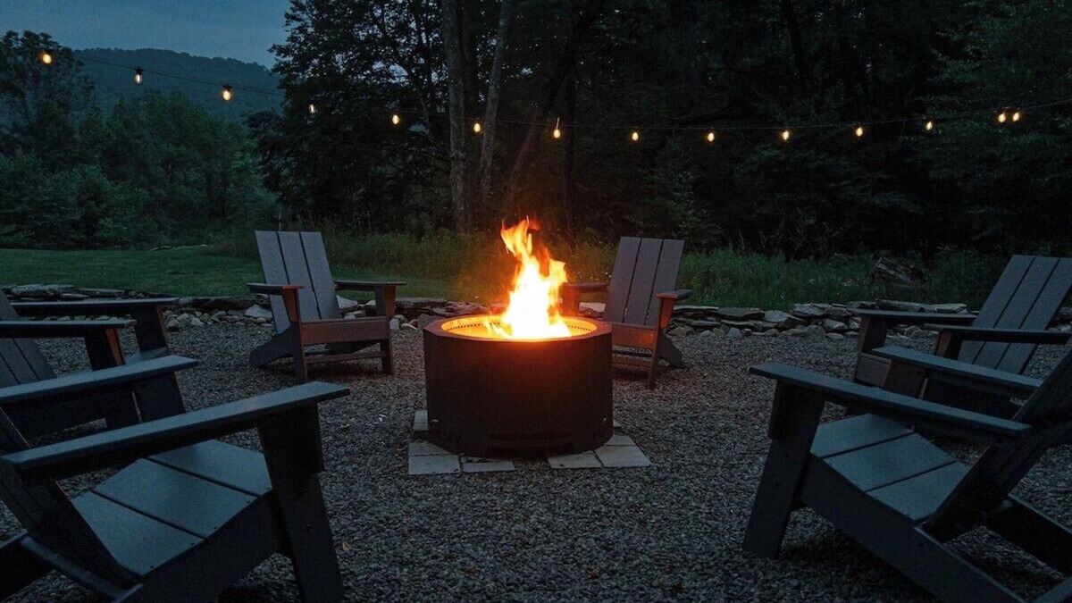 Callicoon House | Serene Haven: Nature, Deck, Views & Fireside Fun