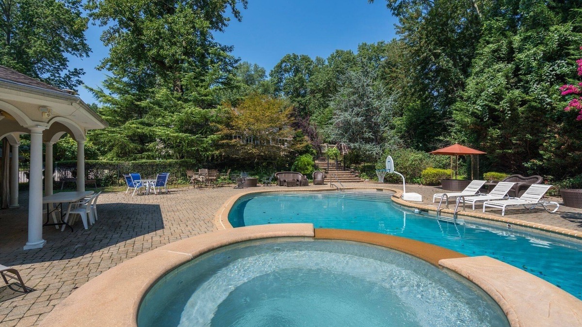 Old Westbury House | Serene Haven: Stunning Yard, Pool, and Views by RedAwning