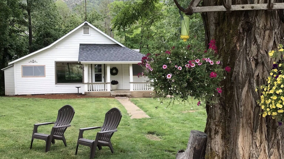Gold Hill Cabin | Serene Historic Cabin, Nine Acre Estate, Just Off I-5