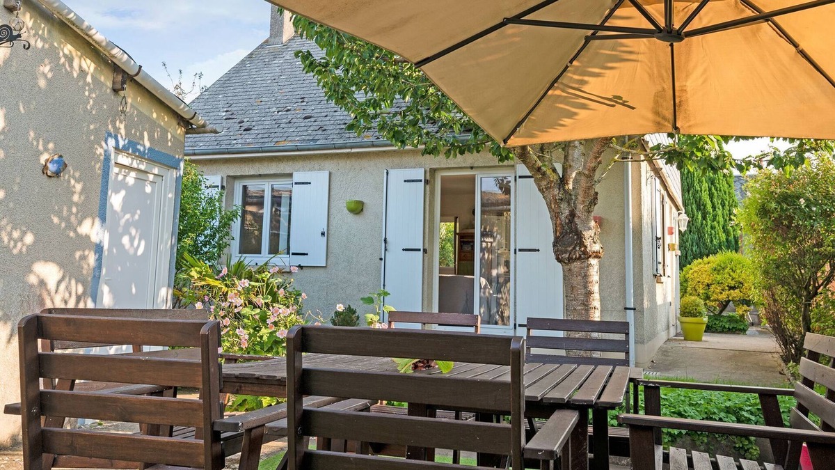 Isigny-sur-Mer House | Serene Holiday Home for family with Garden