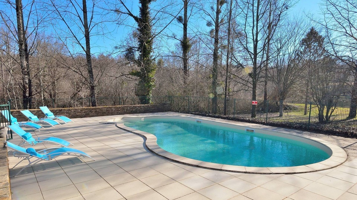 Cussac House | Serene Holiday Home in Cussac with Private Terrace, Barbeque