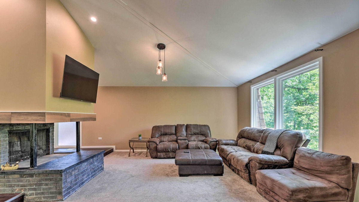 Joliet House | Serene Joliet Retreat w/ Grill, 3 Mi to Speedway!