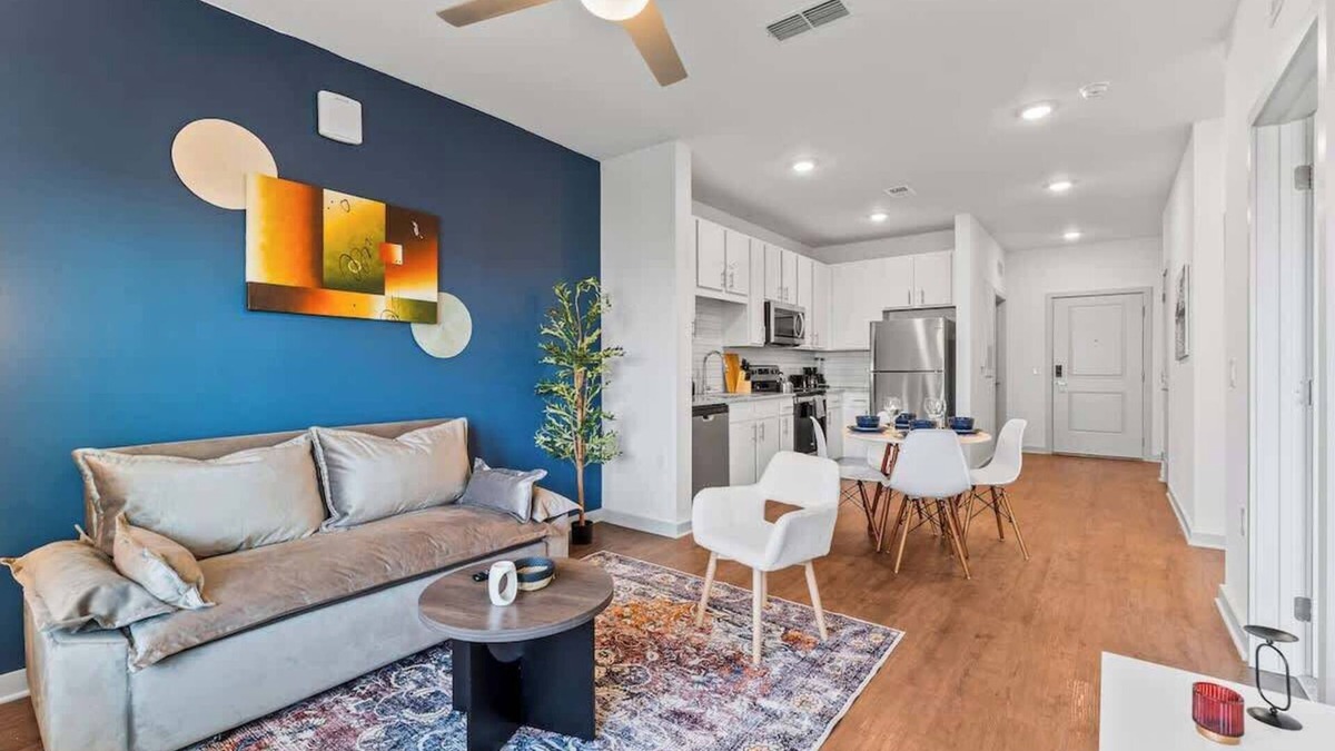 Lake Buena Vista Apartment | Serene King Escape + Pet Friendly w/Pool + Gym