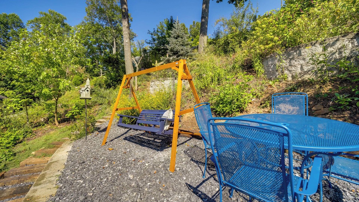 Lake Junaluska Apartment | Serene Lake Junaluska Gem: Deck & Mountain Views