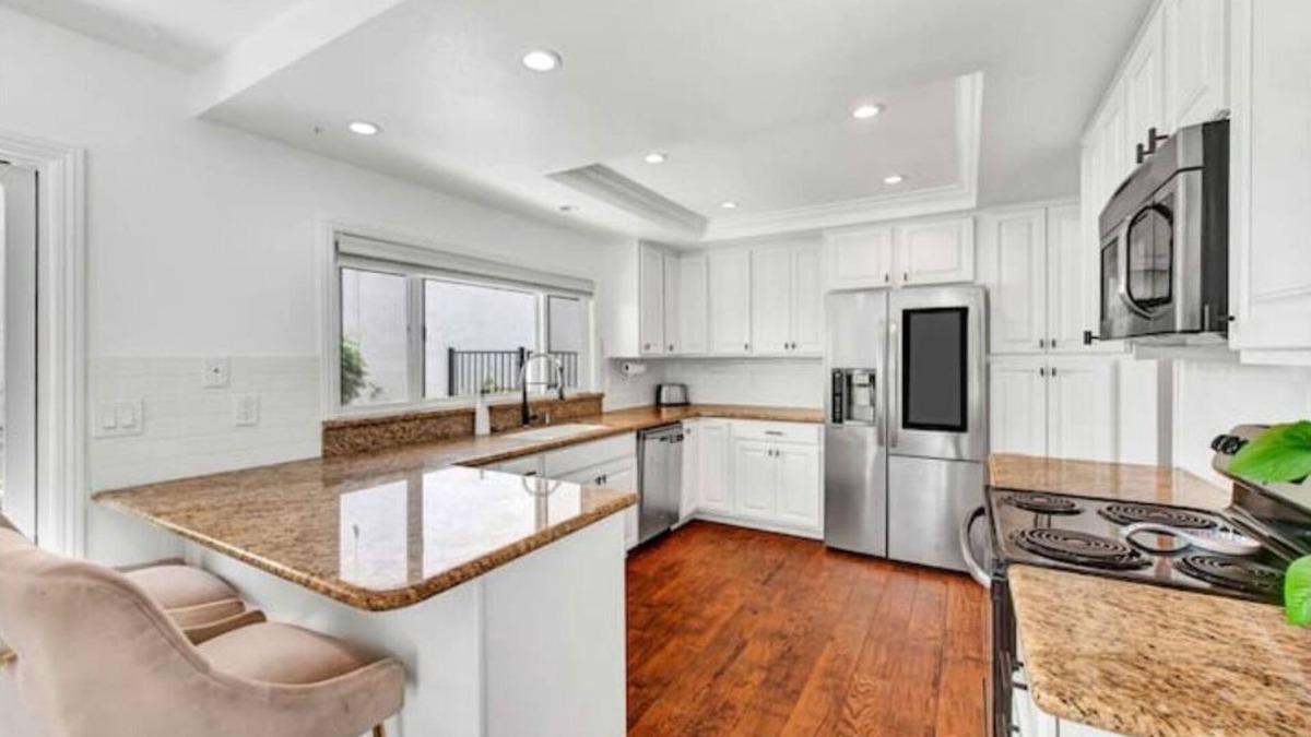Westlake Village House | Serene Lake Retreat