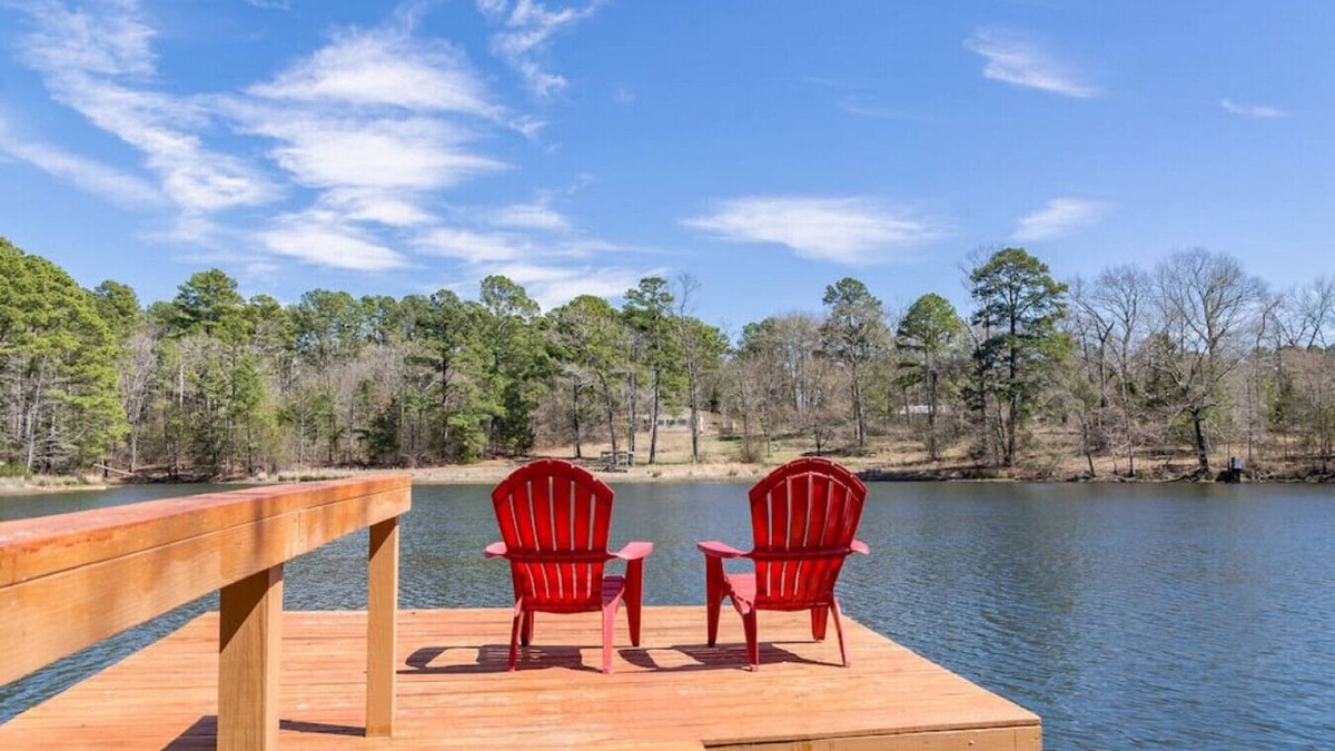 Winnsboro Cabin | Serene Lakefront Cabin, Fishing, Firepit, Kayaks