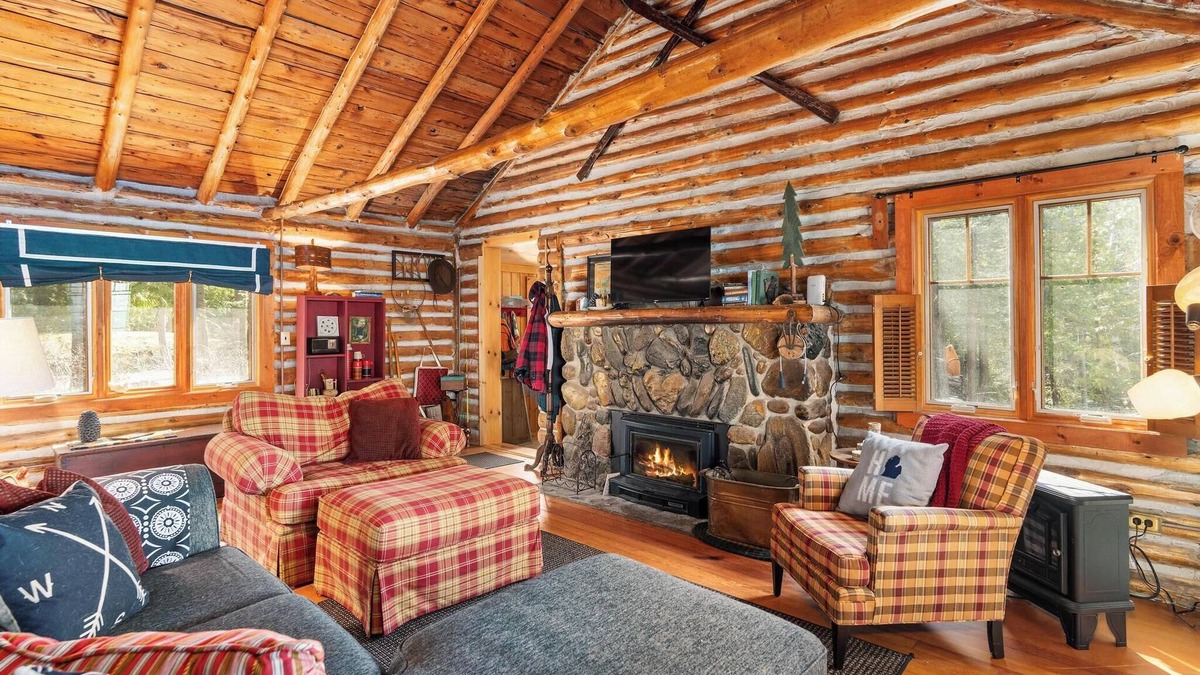 Charlevoix Cabin | Serene Lakeside Cottage with Stunning Sunsets, Just Minutes from Charlevoix!