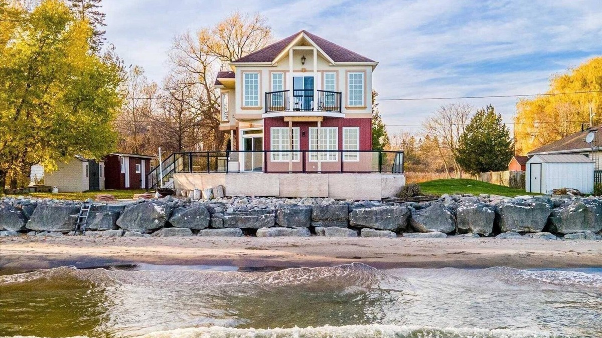 Bowmanville House | Serene Lakeside Retreat (Private Lake Access)