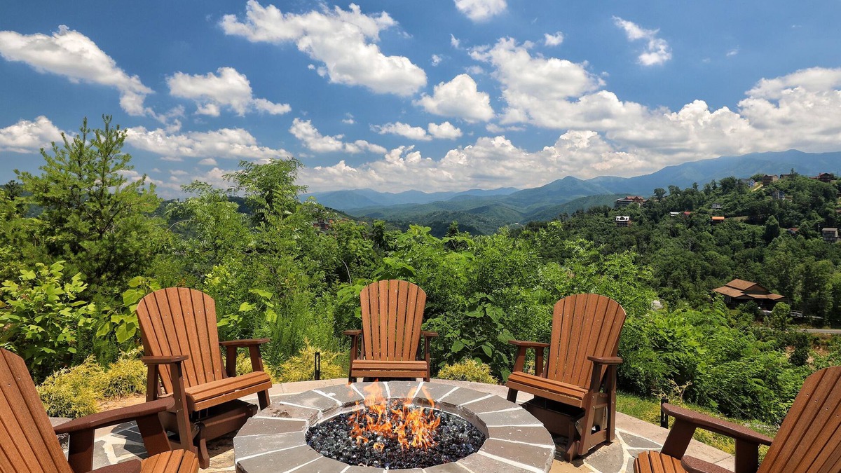 Chalet Village North Cabin | SERENE Luxury Cabin! BREATHTAKING Views! Huge Deck! Fire pit! Hot Tub! Near town
