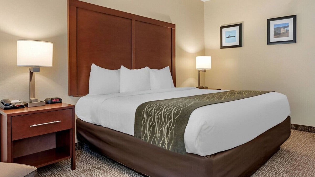 Meridian House | Serene Luxury Escape near Jimmy Rodgers Museum