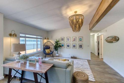 Lilliwaup House | Serene & Luxury Retreat, Waterfront, Hot tub, Clamming