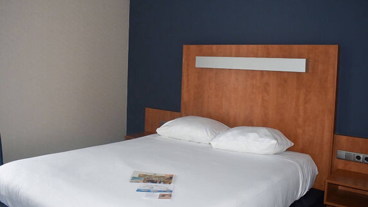 Made House | Serene Made Getaway Steps from Local Dining, National & Theme Park Adventures