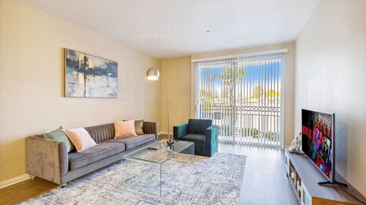 Del Rey Apartment | Serene Marina Del Rey Retreat,Free Parking,Pool
