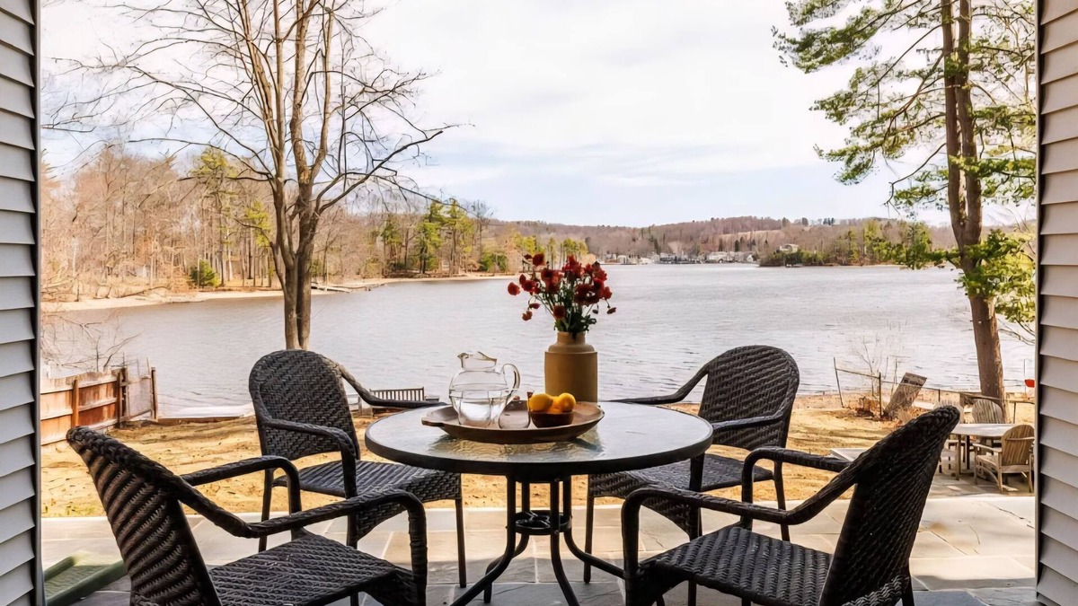 Niverville House | Serene Modern Lakefront Escape: Kayaks, Fishing, Firepit, Private Dock