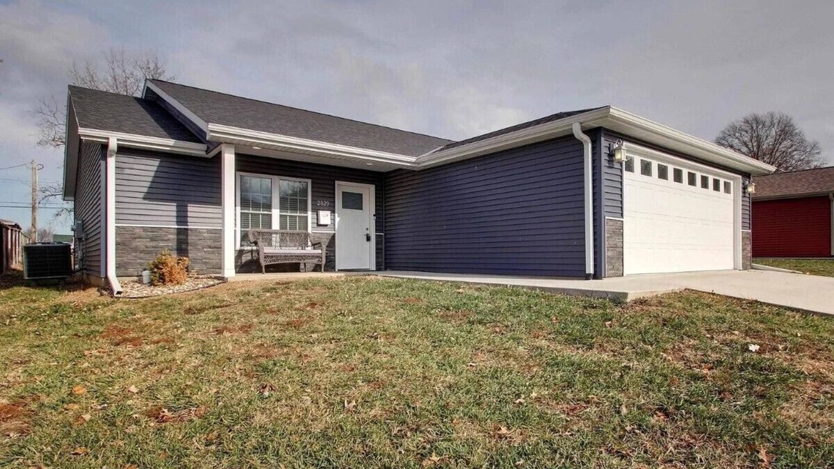 Quincy House | Serene & Modern Oasis - Newly Built, Attached Garage, Centrally Located