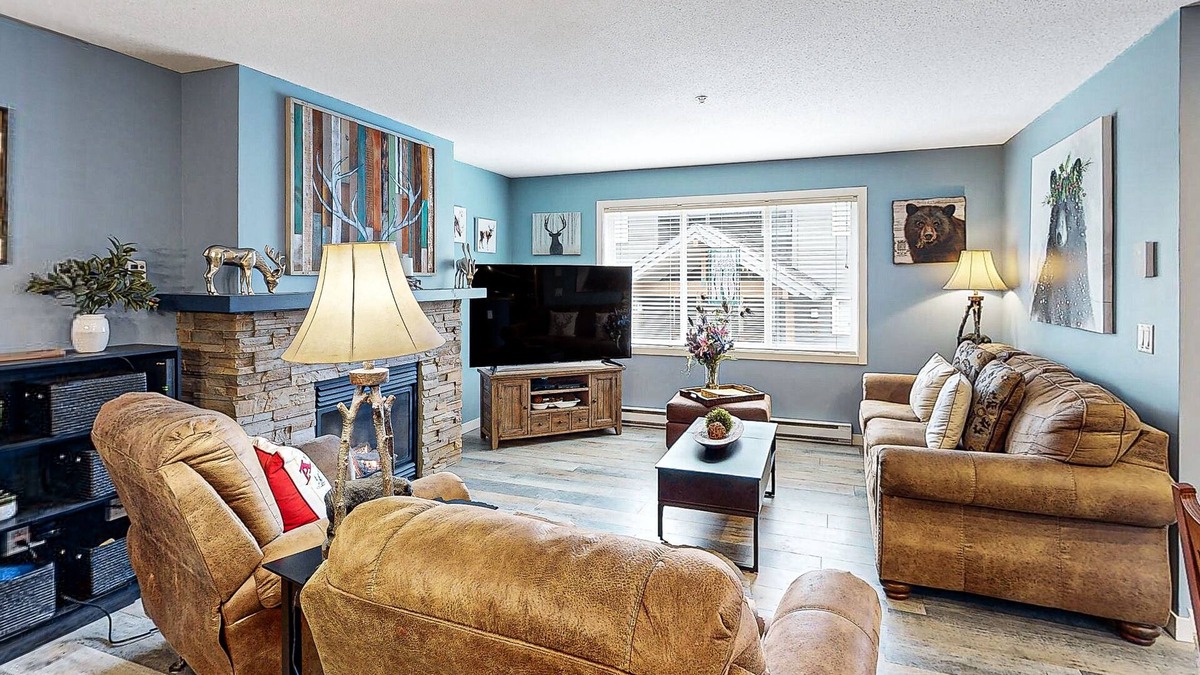 Big White Ski Resort Condo | Serene mountain retreat with private hot tub and dog-friendly