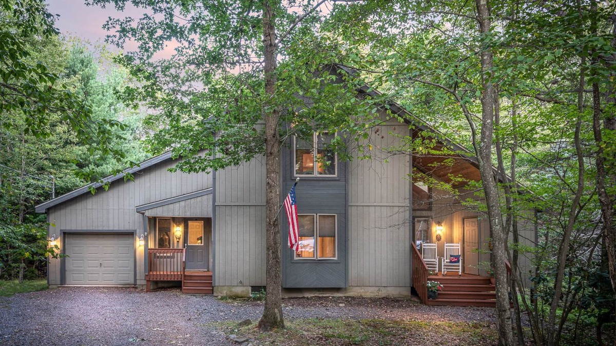 Pocono Pines House | Serene mountain escape in beautiful Lake Naomi