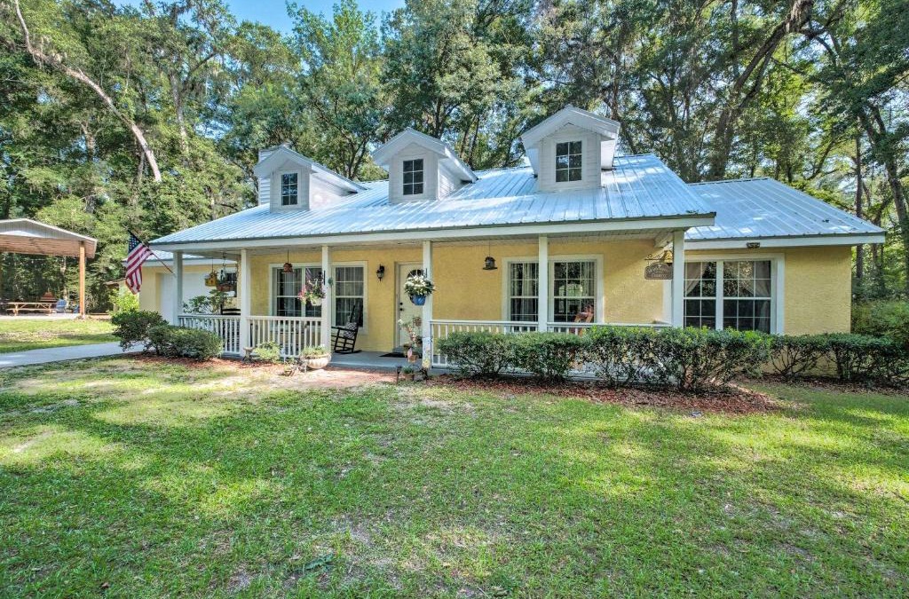 Old Town House | Serene Old Town Getaway Near Suwannee River!