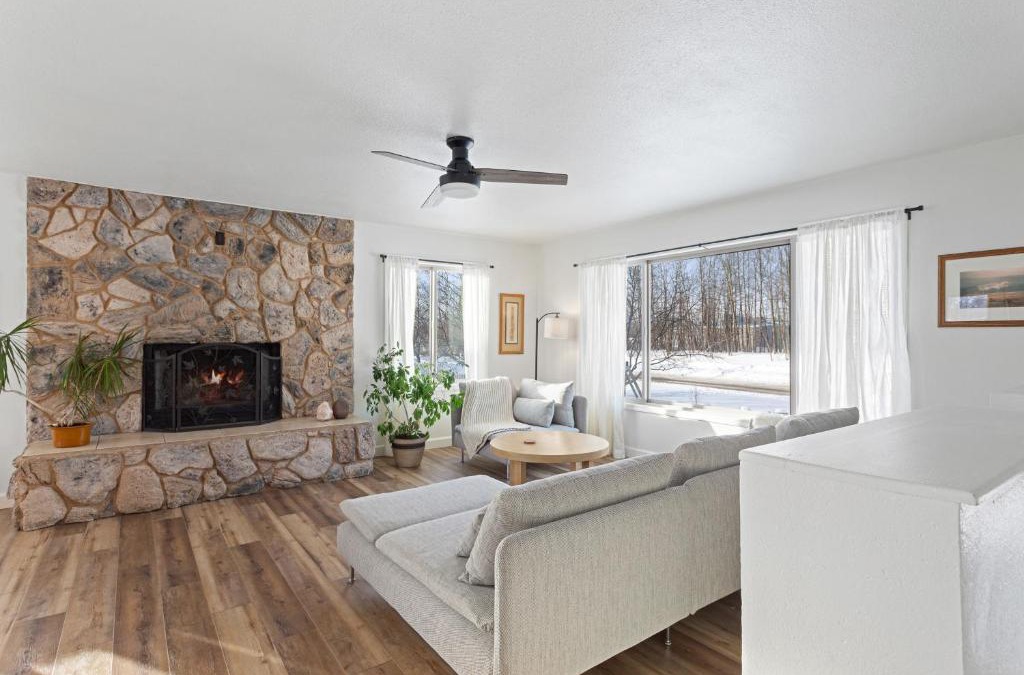 Palmer House | Serene Palmer Home Walk to Downtown and Riverfront!