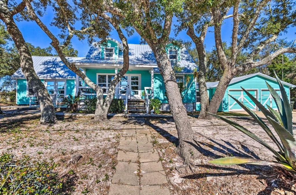 Holiday Harbor House | Serene Pensacola Vacation Rental with Gas Grill