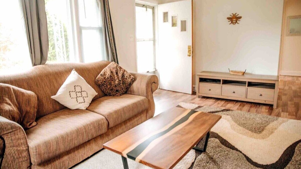 Villa Heights House | Serene Professional Oasis Zippy WiFi Pets okay!