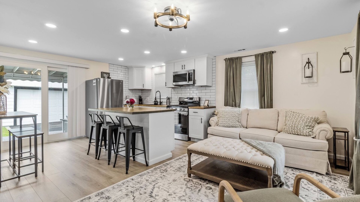 Cheektowaga House | Serene, Renovated 2BR near Airport w/Yard
