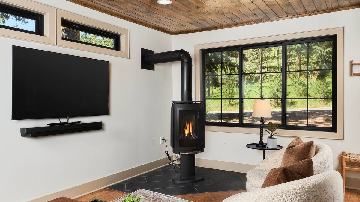 Cascade Cabin | Serene Riverhouse Getaway: Outdoor Shower, Hot Tub, & Cozy Fire Pit
