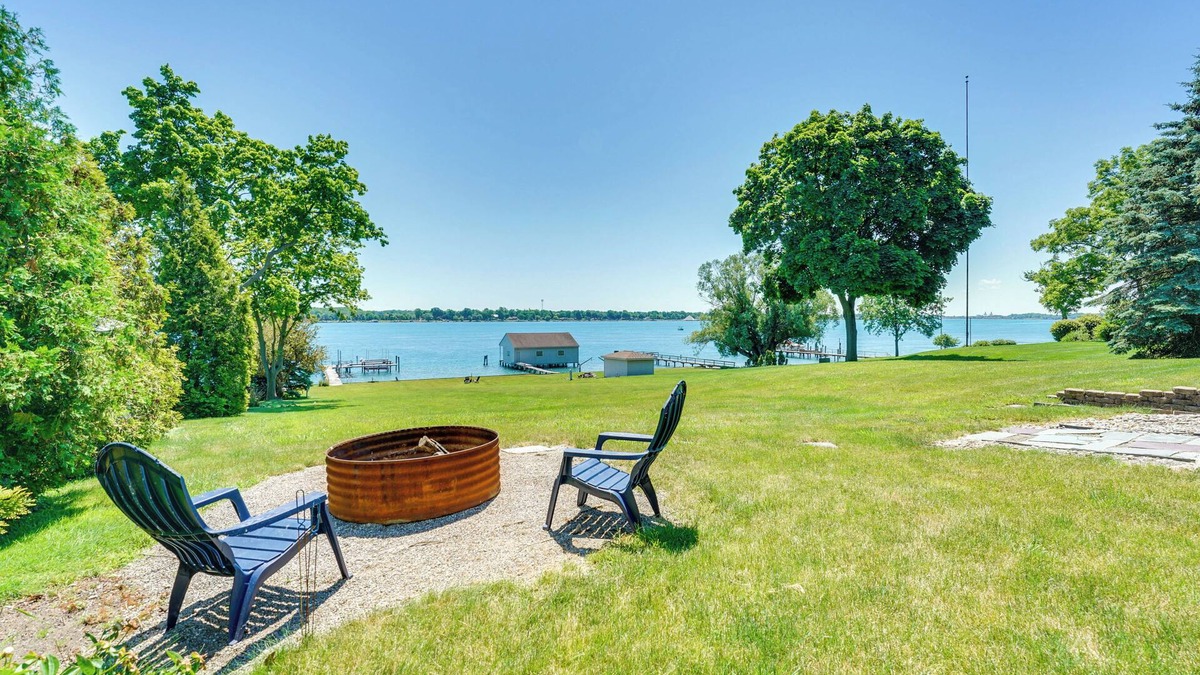 St. Clair Apartment | Serene Riverfront St. Clair Studio: Walk to Dtwn!
