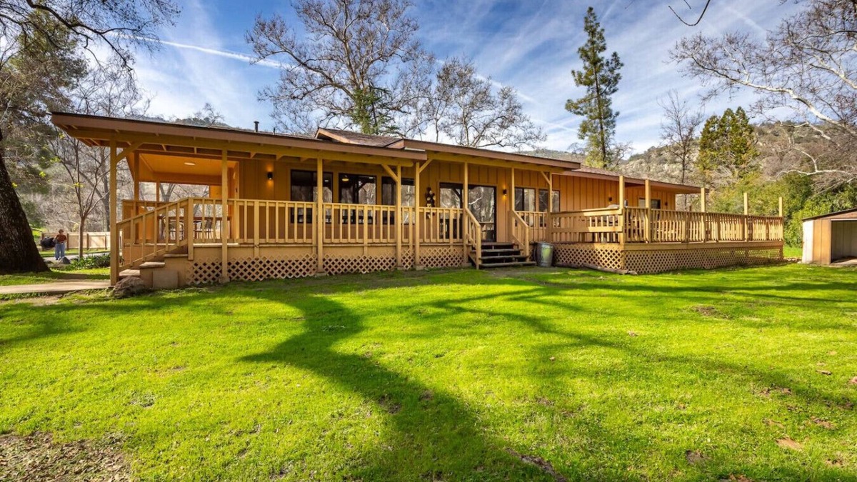 Kaweah House | Serene Riverfront Home · Private River Access – Just 150 Yards Away