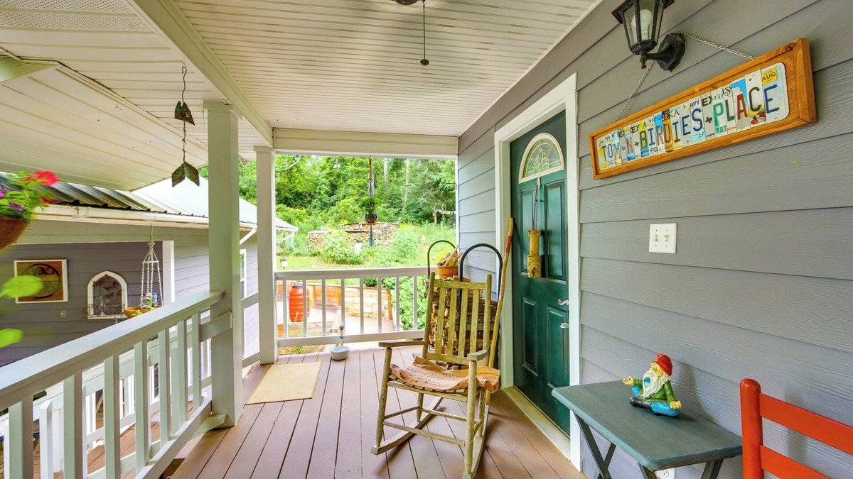 Gallatin Cabin | Serene Rusk Escape w/Shared Yard & Fire Pit!