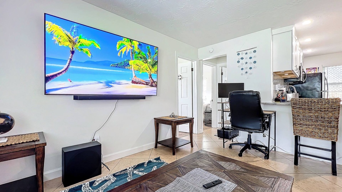 Sarasota Springs House | Serene Sarasota Retreat with King Bed, Full Kitchen, Fast Wi-Fi and A/C