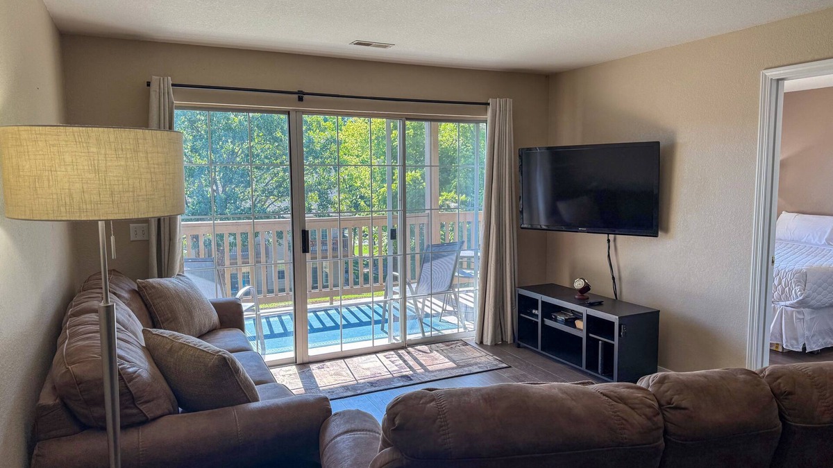 Table Rock Condo | Serene setting near Lake Taneycomo~Free Attraction Tickets-Near Branson attractions (FC61-17)