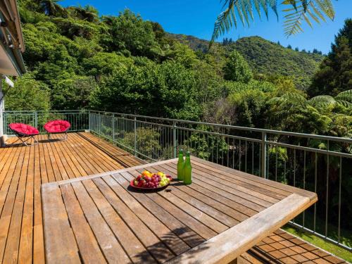 Anakiwa House | Serene Sounds - Anakiwa Holiday Home