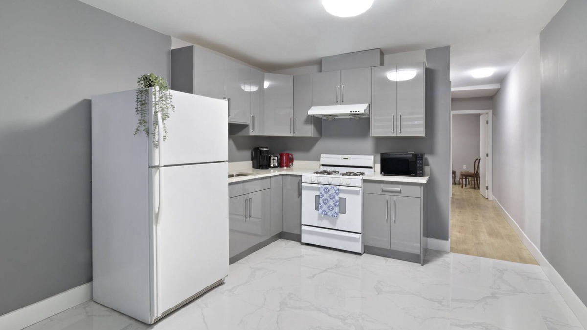 Newton House | Serene Spacious Modern 2 bed private suite- Central Location