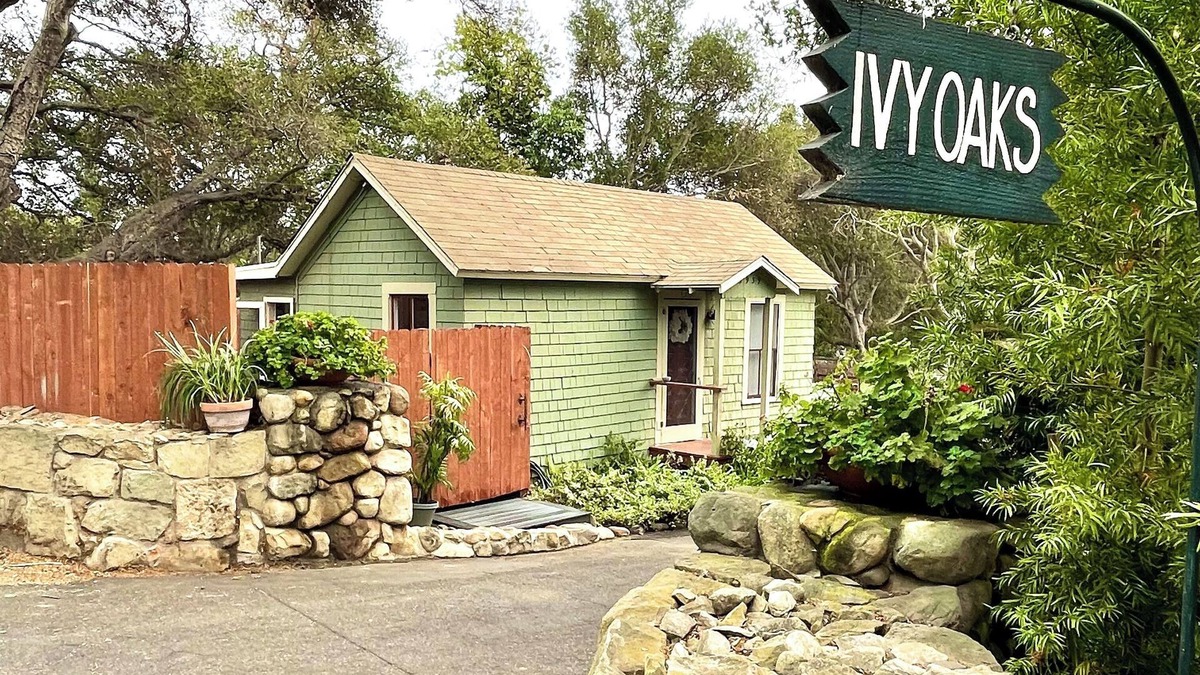Toro Canyon Apartment | Serene stay with gym, orchard, horses, bunnies, chickens and a pond in CARP!