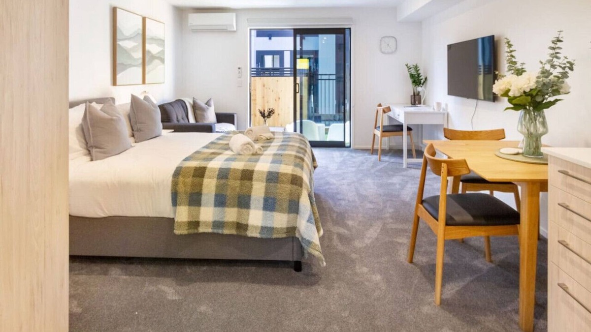 Sydenham House | Serene Studio Retreat in Bath Street