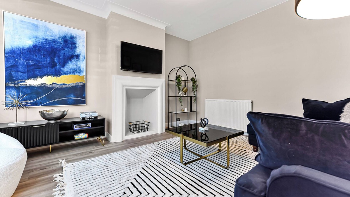 Tottenham House | Serene, Stylish, Spacious Brand New