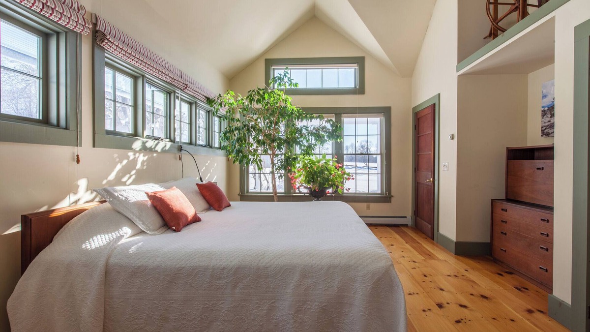 Addison Cottage | Serene, sun splashed cottage