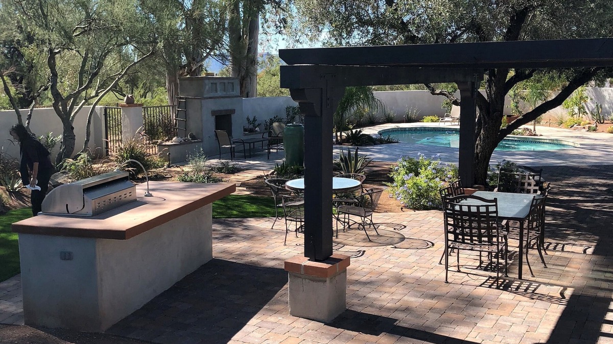 Oracle Heights Estates House | Serene, tree-shaded, mid-century retreat with beautiful views of the Catalinas