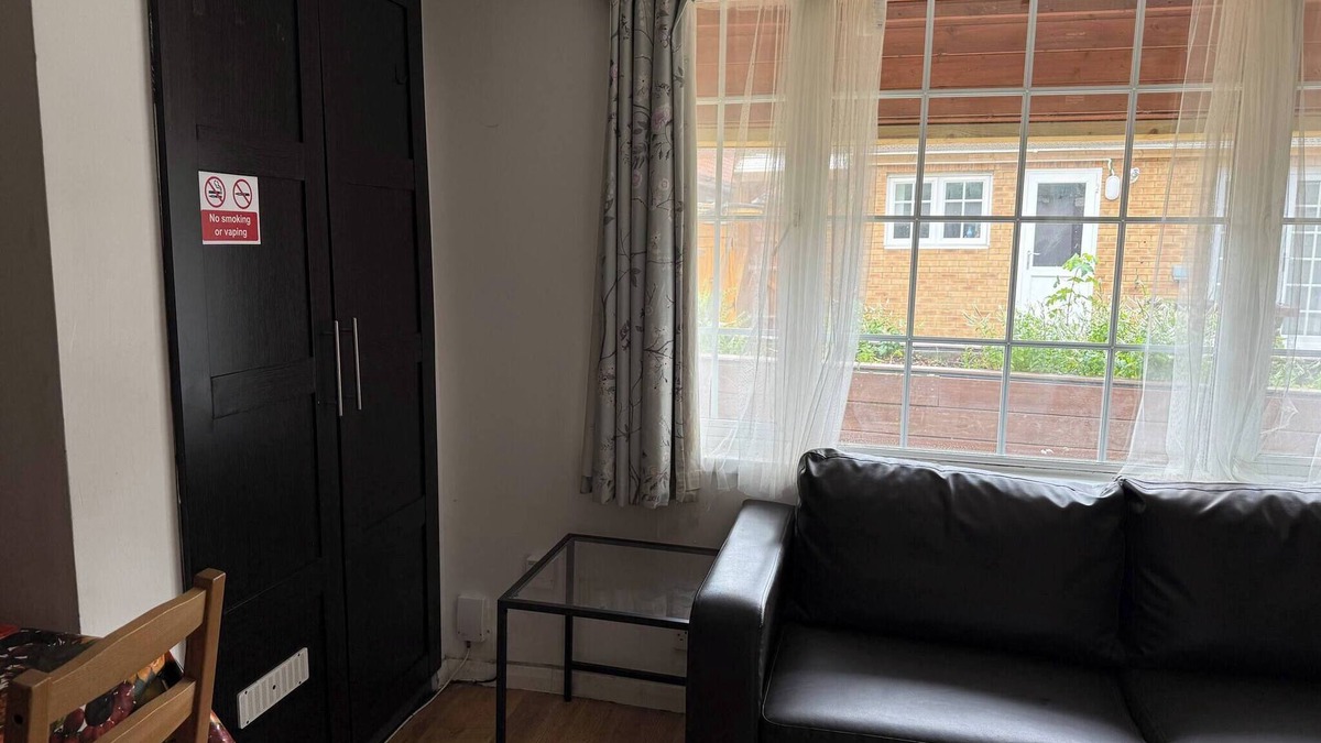 Brunel Apartment | Serene Uxbridge Retreat with Central Heating & Free Parking