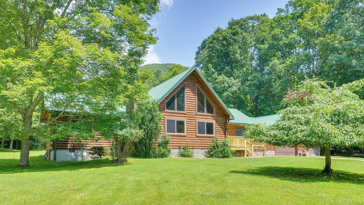 Dailey Cabin | Serene Valley Bend Cabin Rental: 7 Private Acres!