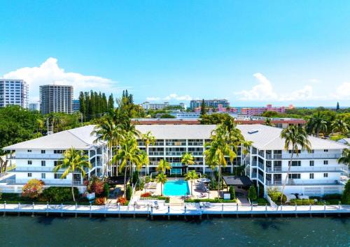 Boca Raton Apartment | Serene Waterfront 2BR 2BA with Intracoastal Views, Pool, Balcony, Parking