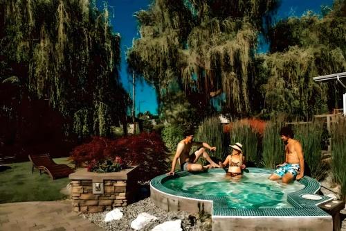 South Pandosy House | Serene Waterfront Escape with Pool, Hot Tub & Breathtaking Views - Pet Friendly