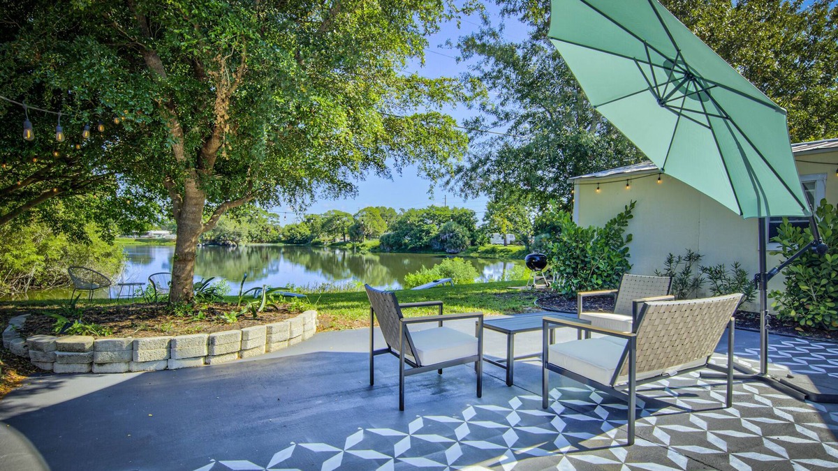 Englewood South House | Serene Waterfront Lakehouse w/Game Room + 4 Bikes