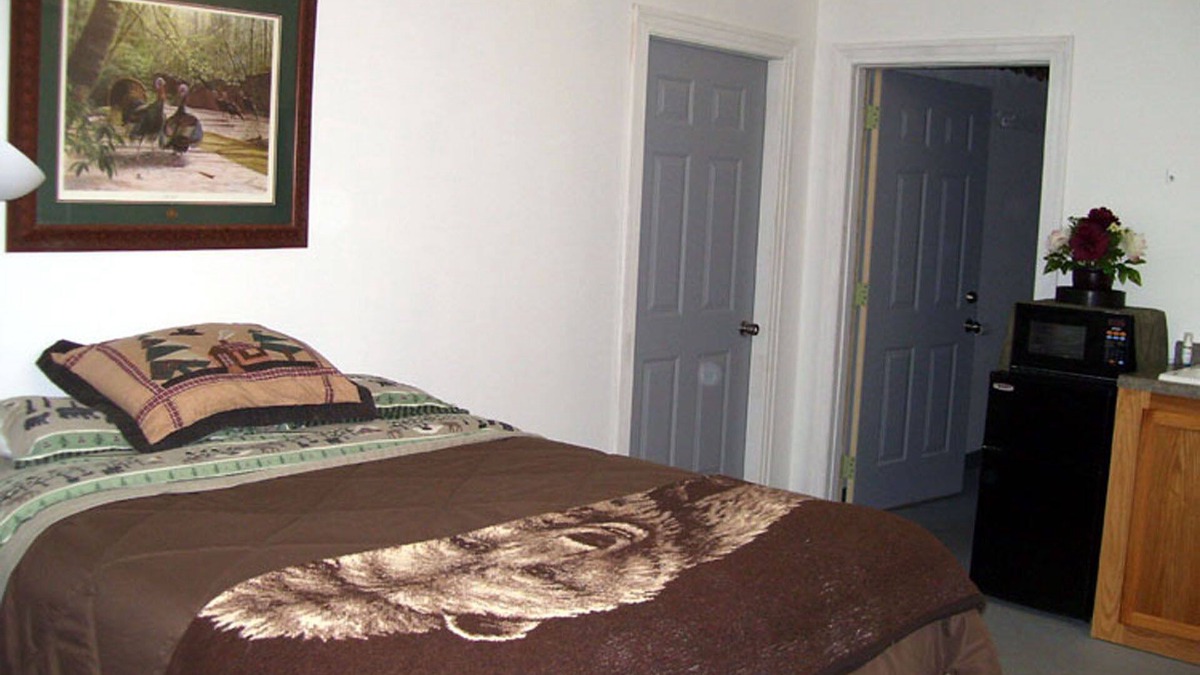 Mindoro Apartment | Serene Wisconsin Get Away/Hunter Apartment
