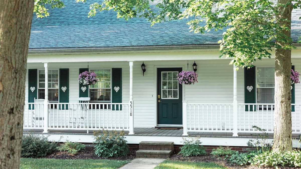 Kingsville Cottage | Serene, wooded setting near wineries, covered bridges, Lake Erie, & more!