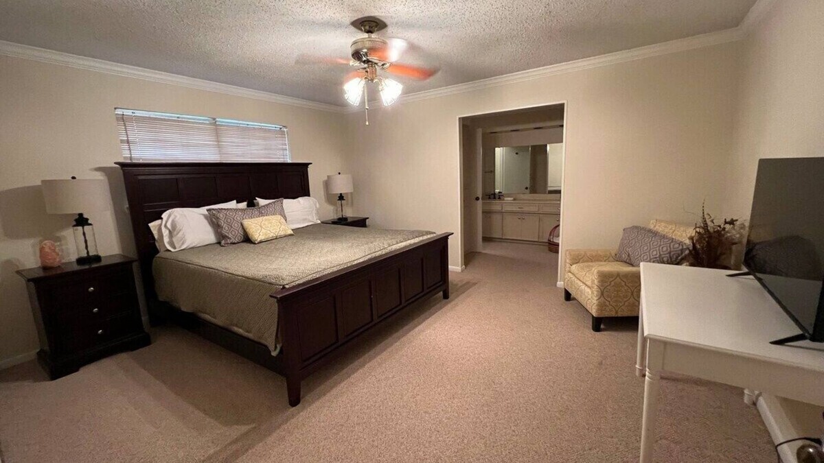 Tyler House | Serengeti a hardy 3 bedroom house, doggie door, TV in BDRMSn